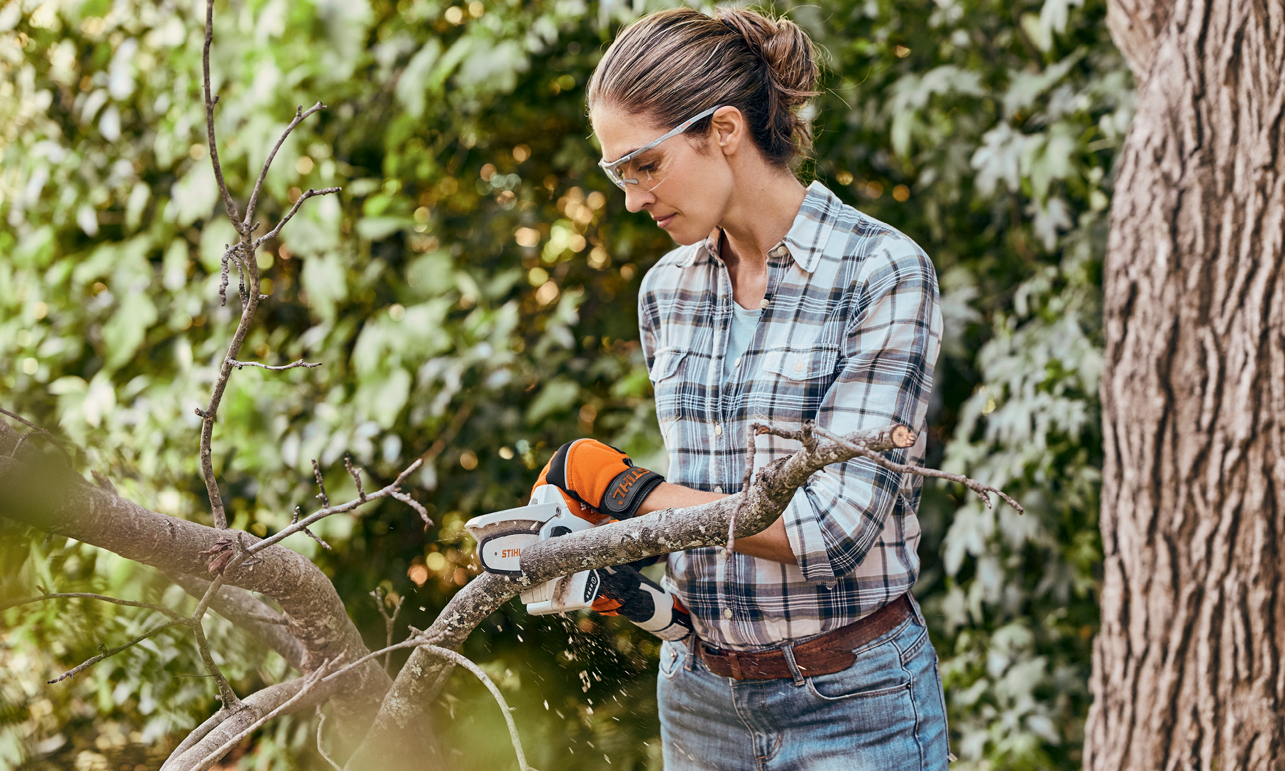 Lifestyle Product Image Hedge trimmer