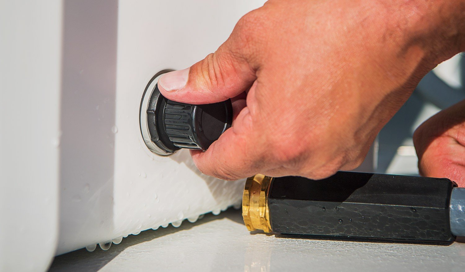 Yeti - Tundra Drain Plug with Hose Connection